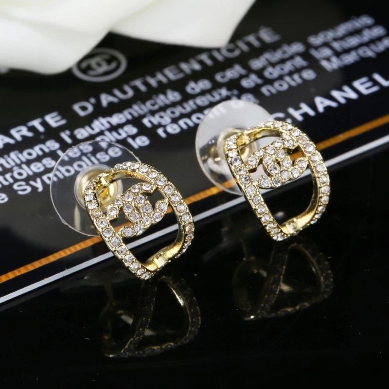EyeCatching Chanel Earrings 228826