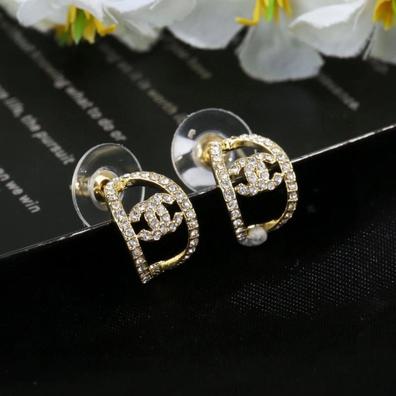 EyeCatching Chanel Earrings 228826