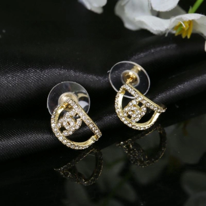 EyeCatching Chanel Earrings 228826