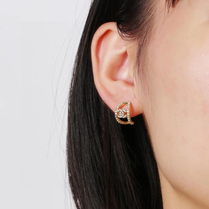 EyeCatching Chanel Earrings 228826