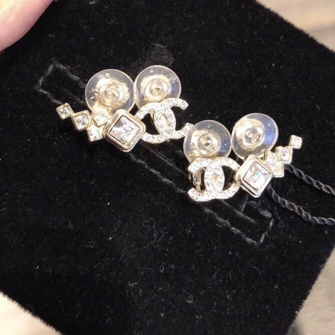 Breathable Chanel Earrings 228819