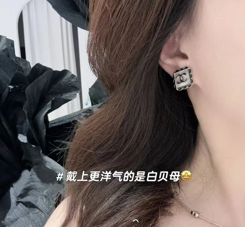 Chanel Earrings Trendy 228827