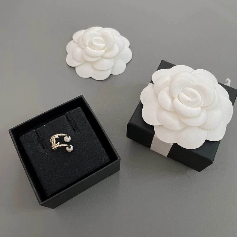 Chanel Earrings Snug 228790
