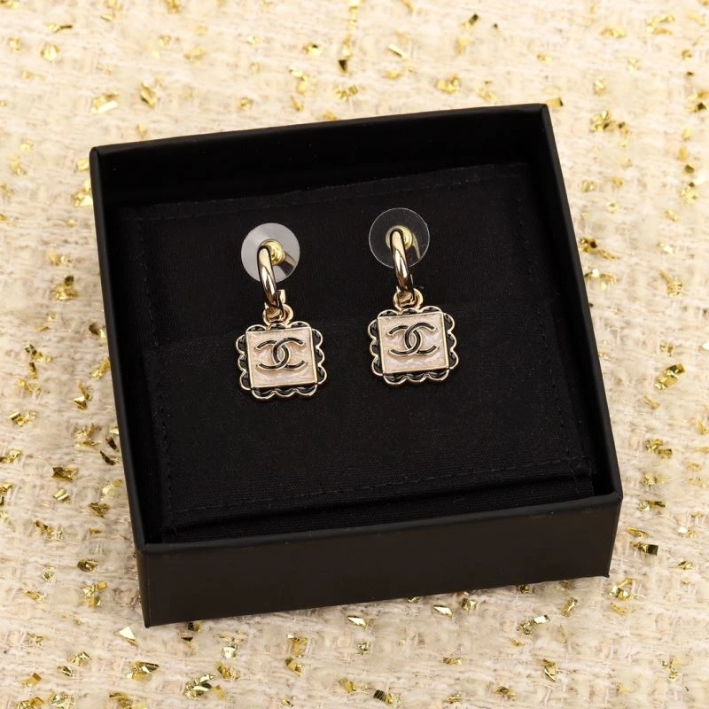 Chanel Earrings EyeCatching 228780