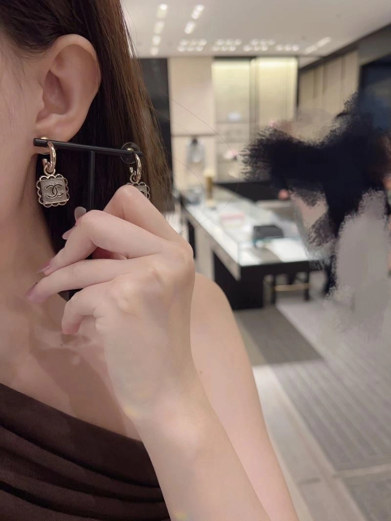 Chanel Earrings EyeCatching 228780