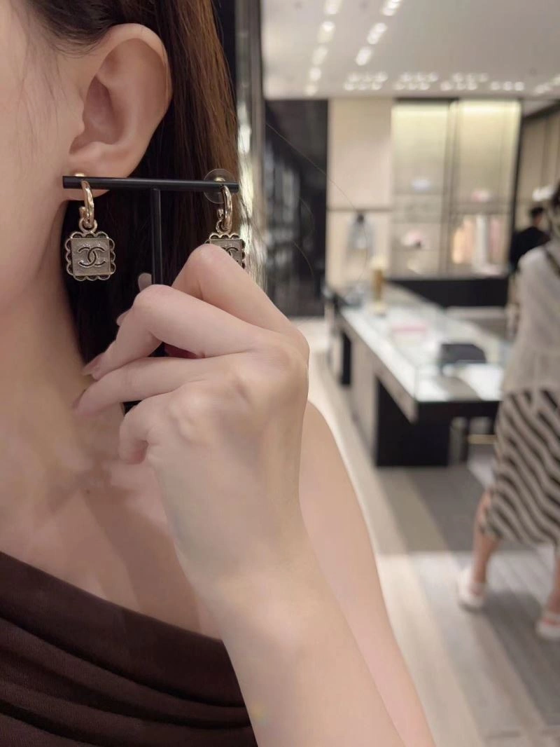 Chanel Earrings EyeCatching 228780