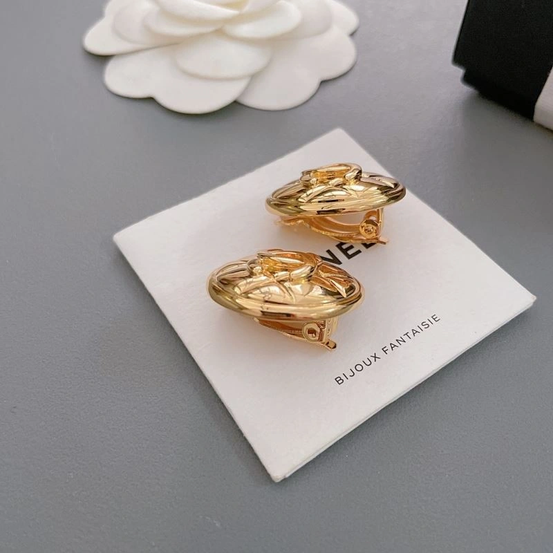 Comfortable Chanel Earrings 228769