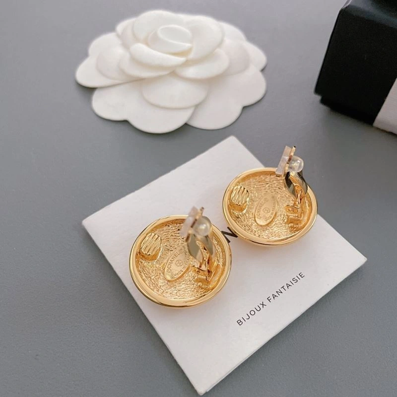 Comfortable Chanel Earrings 228769