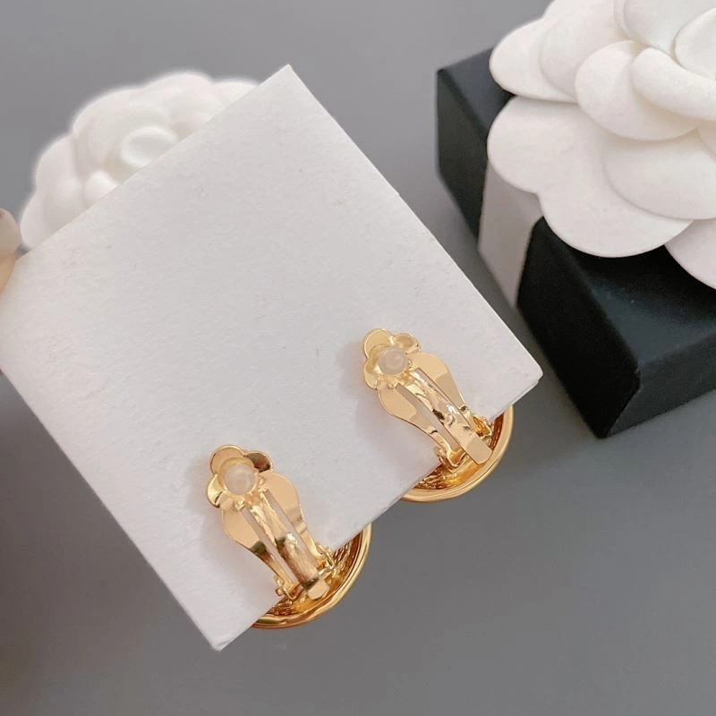 Comfortable Chanel Earrings 228769