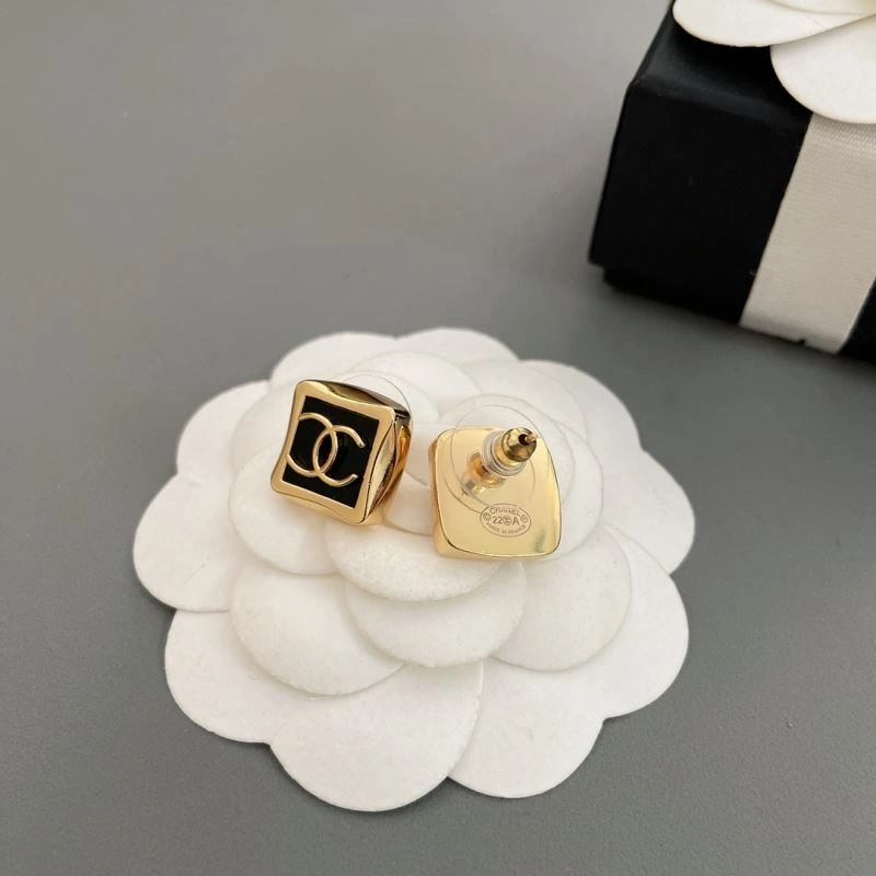 Effortless Chanel Earrings 228804