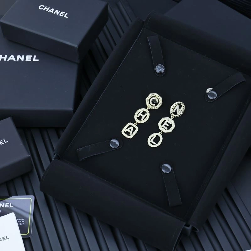 Elegant Chanel Earrings 228913