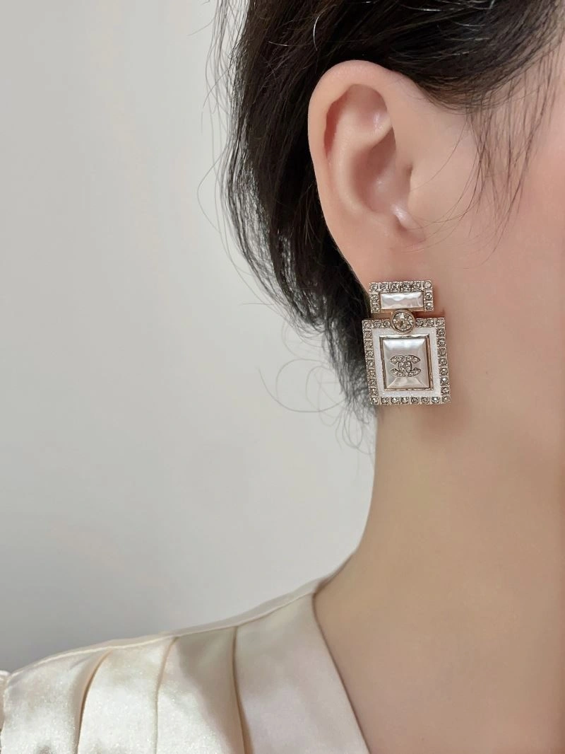 Chanel Earrings Comfortable 228730