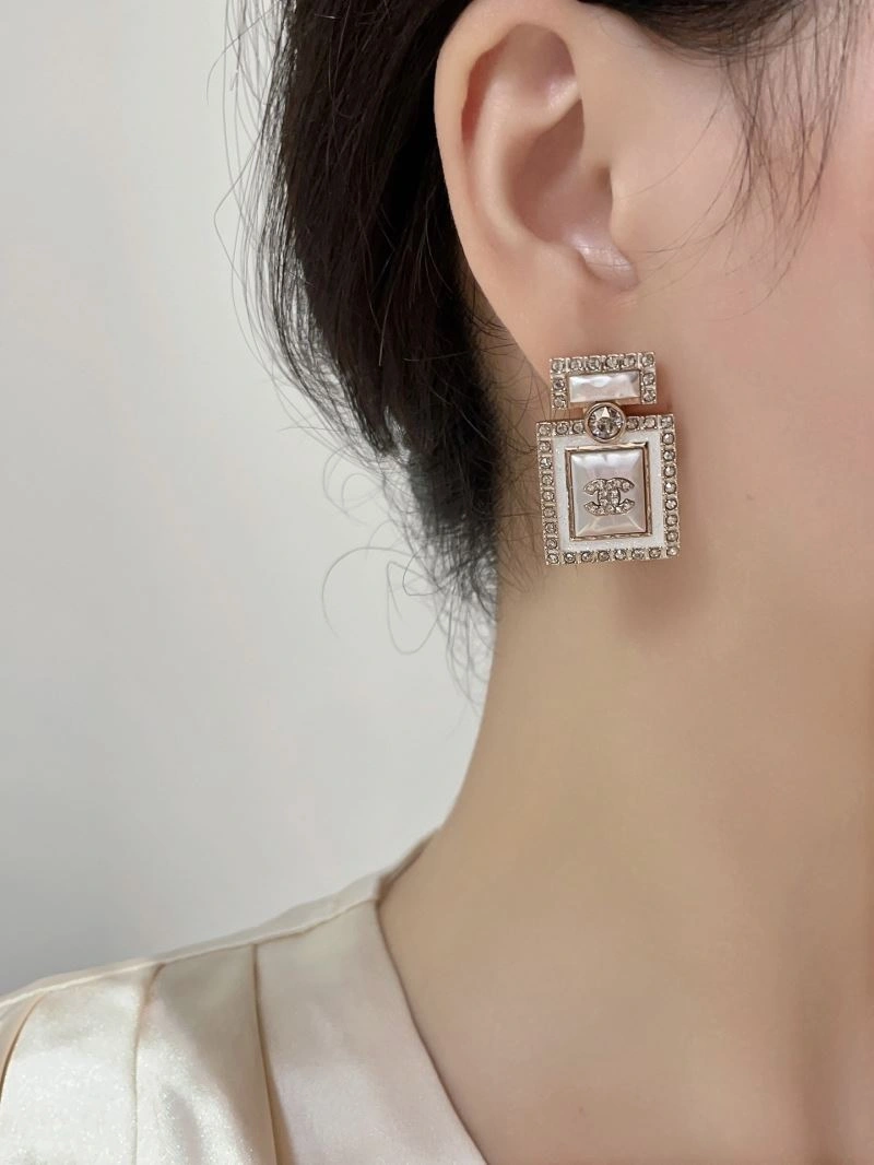 Chanel Earrings Comfortable 228730