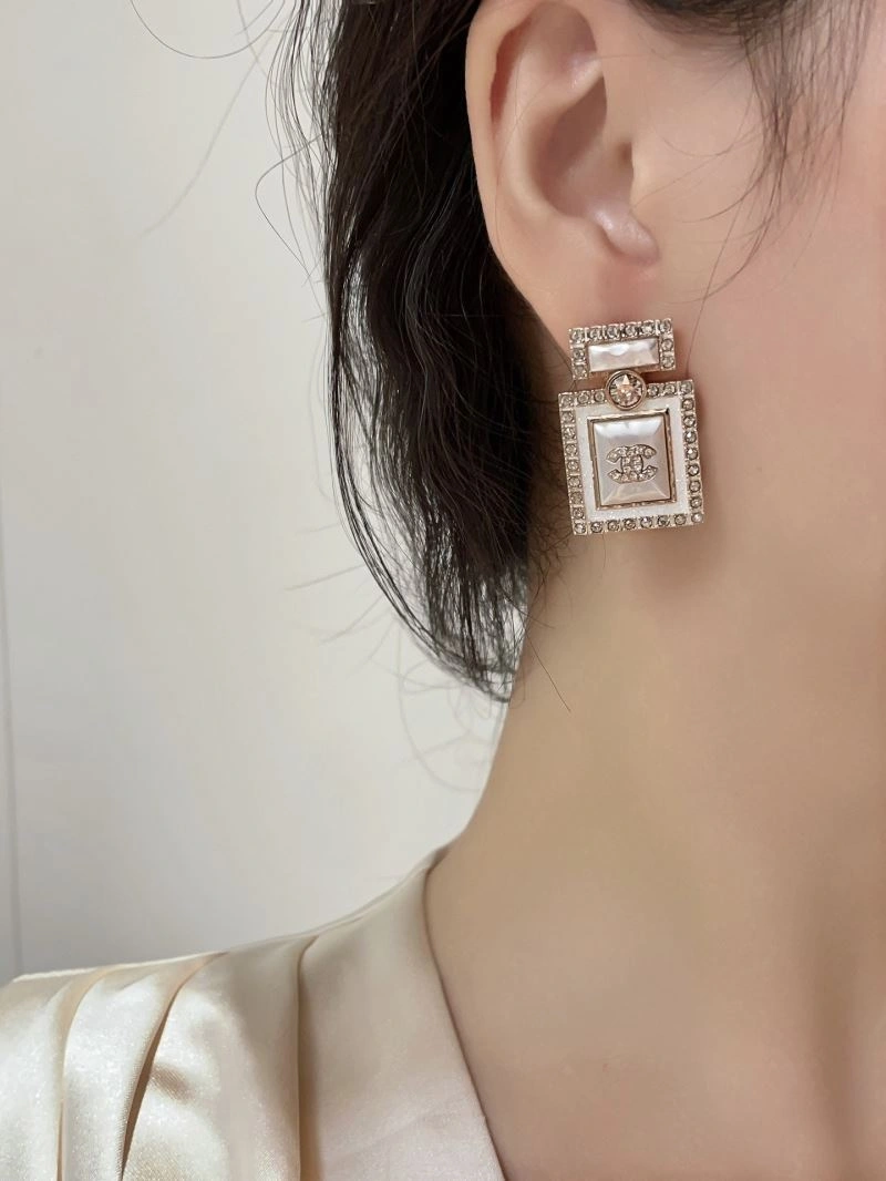 Chanel Earrings Comfortable 228730