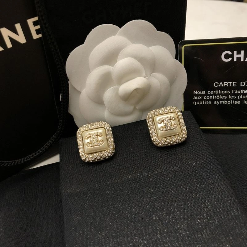 Chanel Earrings Versatile 228795