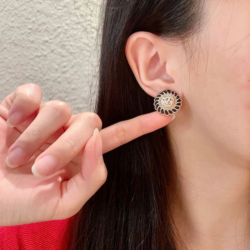Unique Chanel Earrings 228740