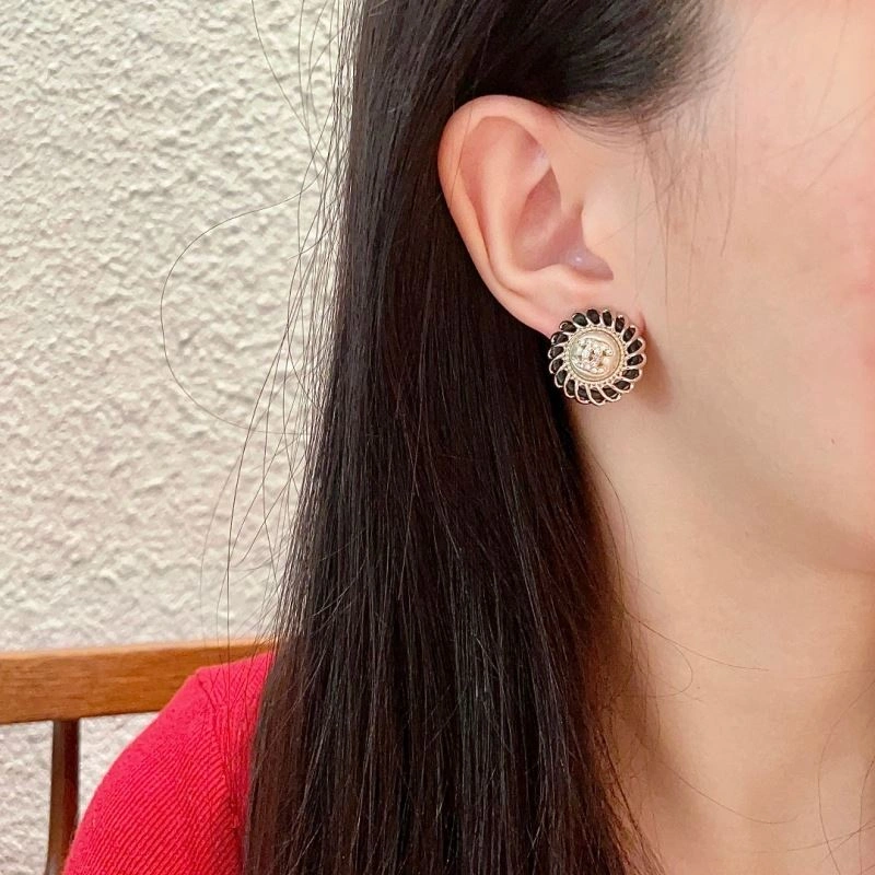 Unique Chanel Earrings 228740