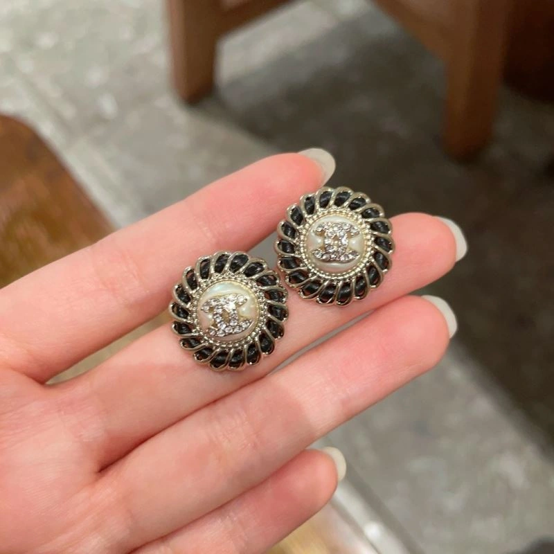 Unique Chanel Earrings 228740