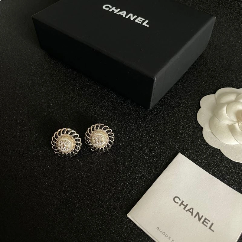 Unique Chanel Earrings 228740