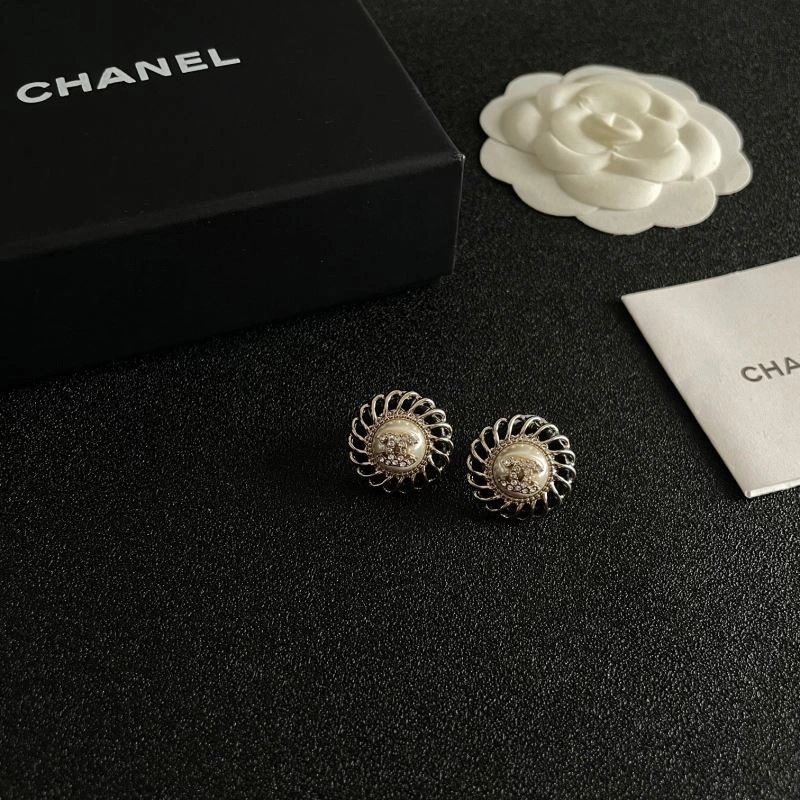 Unique Chanel Earrings 228740