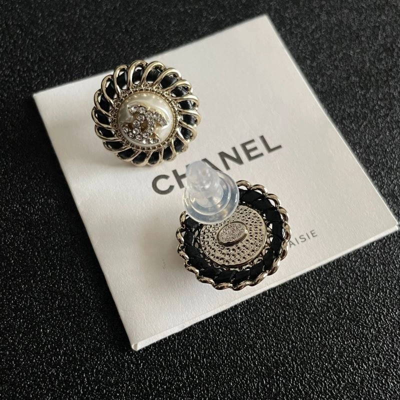 Unique Chanel Earrings 228740