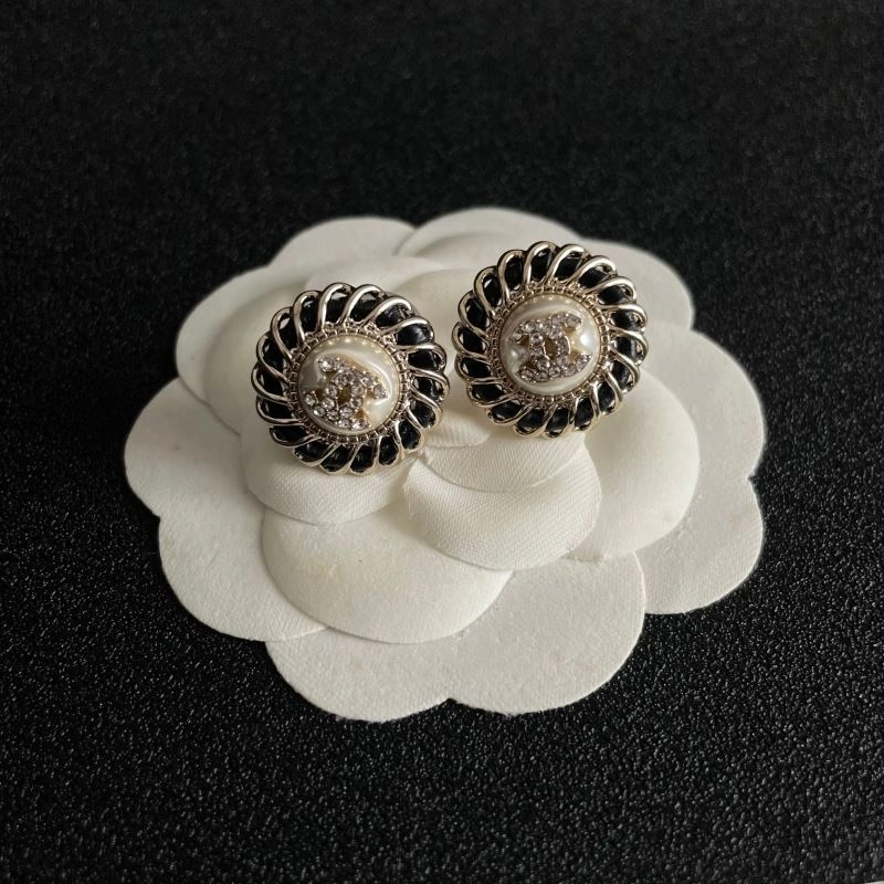 Unique Chanel Earrings 228740