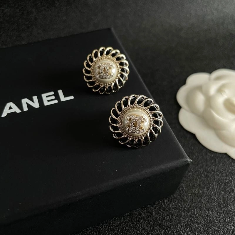 Unique Chanel Earrings 228740