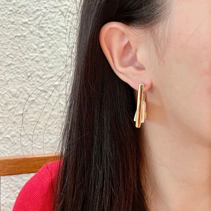Refined Chanel Earrings 228725