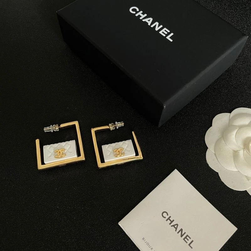 Refined Chanel Earrings 228725