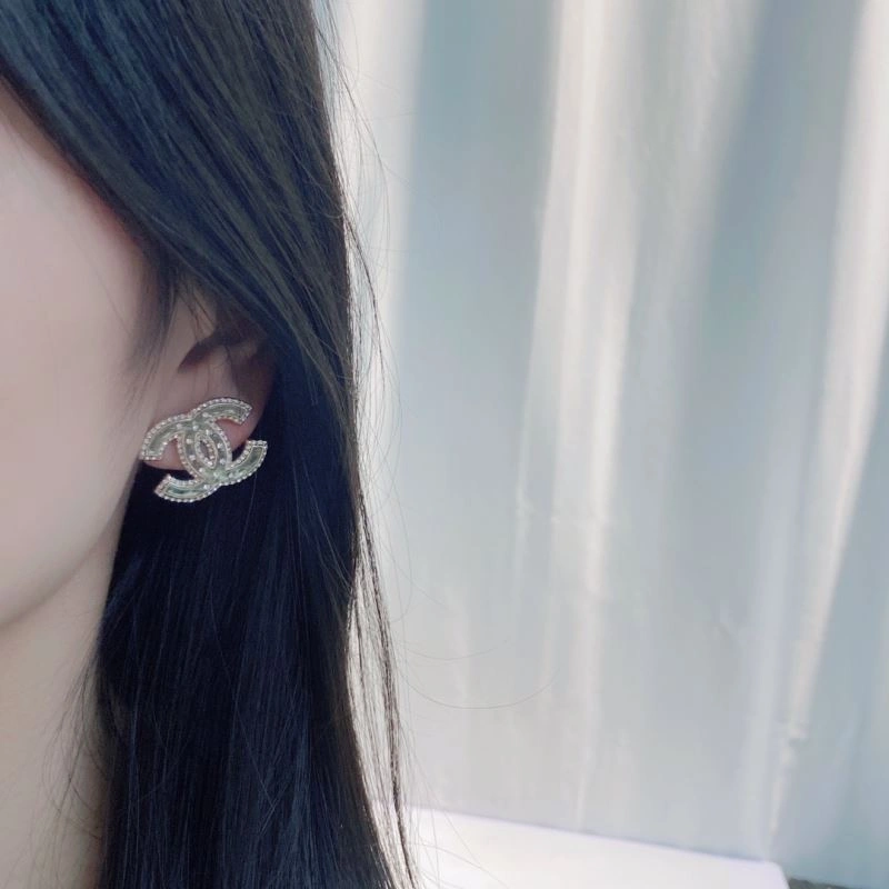 Chanel Earrings Comfortable 228815