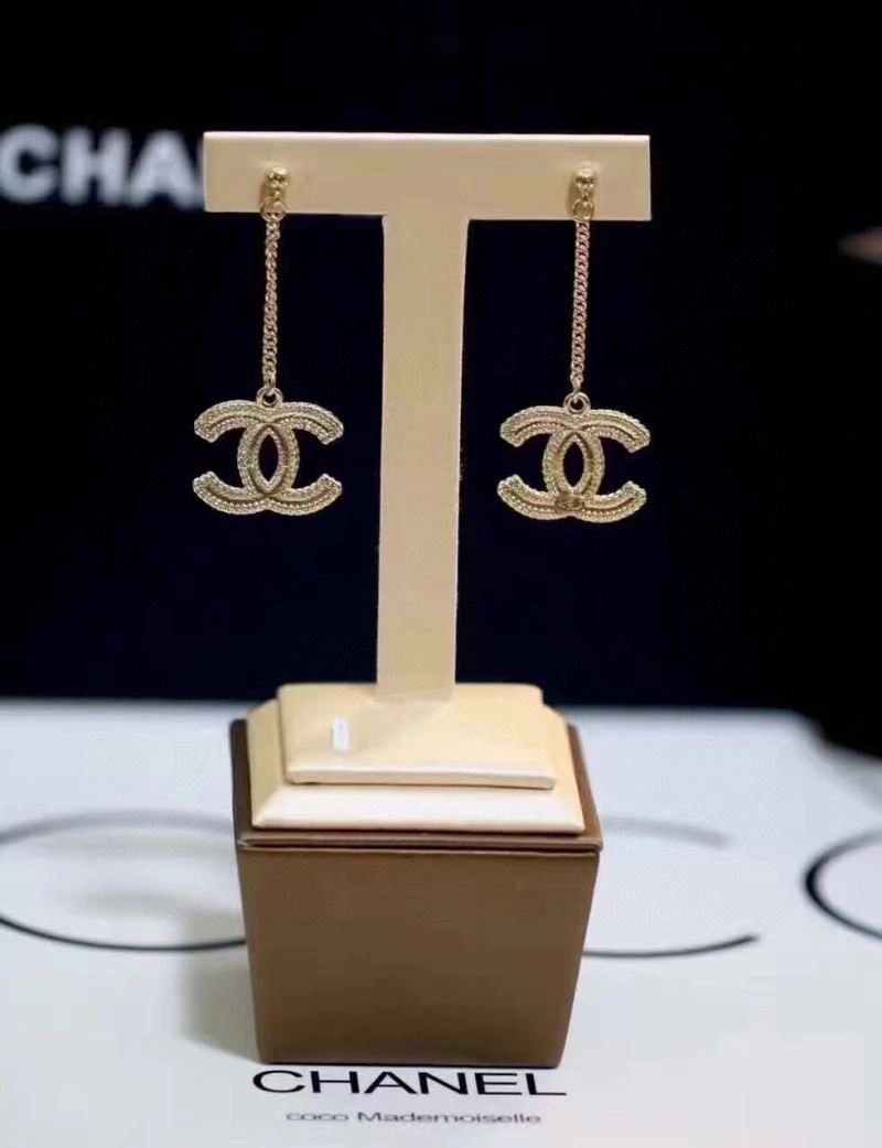 Lightweight Chanel Earrings 228784