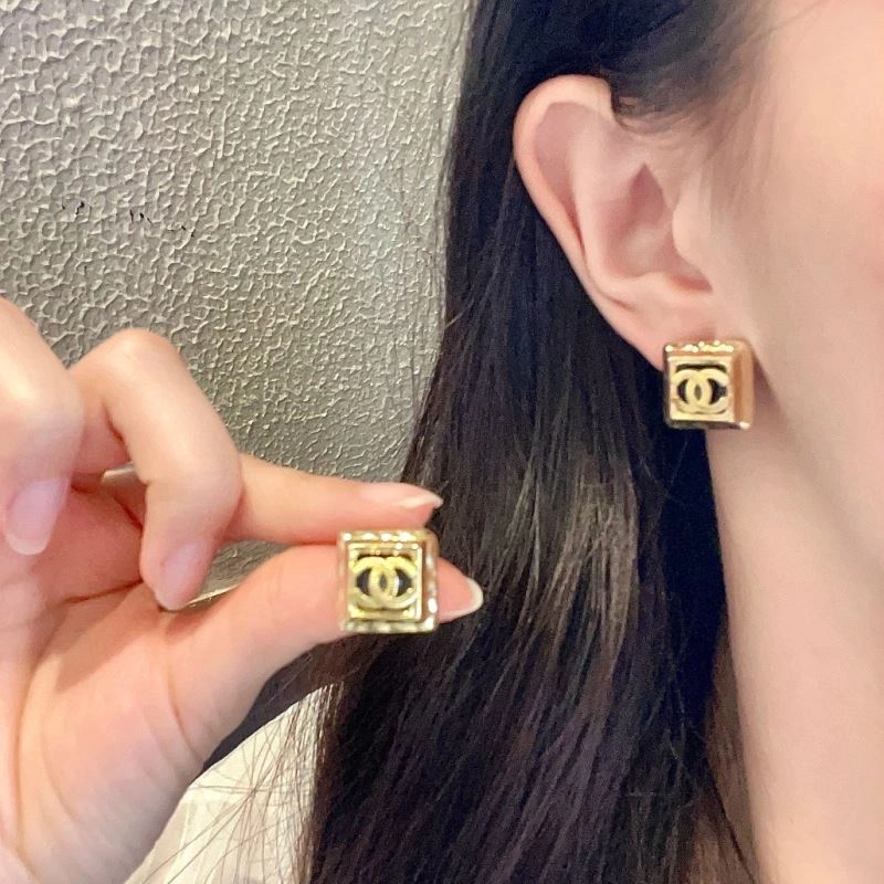 Sustainable Chanel Earrings 228699