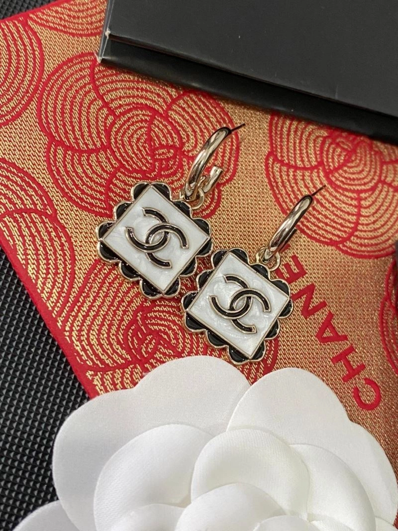 Snug Chanel Earrings 228677