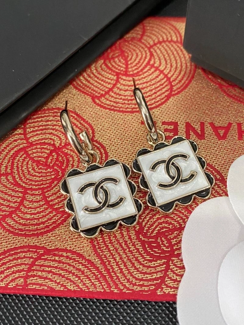 Snug Chanel Earrings 228677