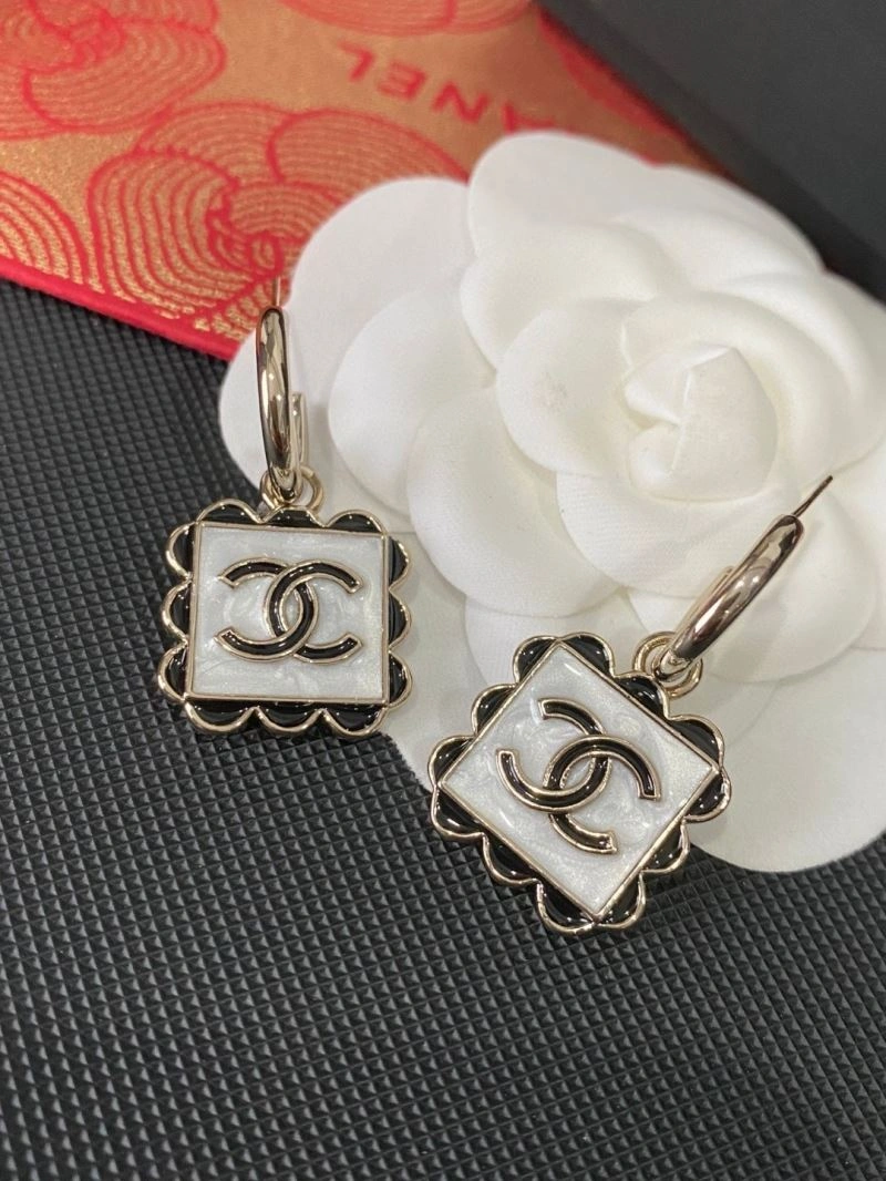 Snug Chanel Earrings 228677