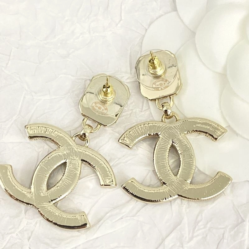 Elegant Chanel Earrings 228127