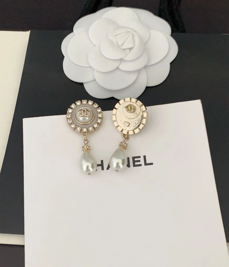 EyeCatching Chanel Earrings 228069