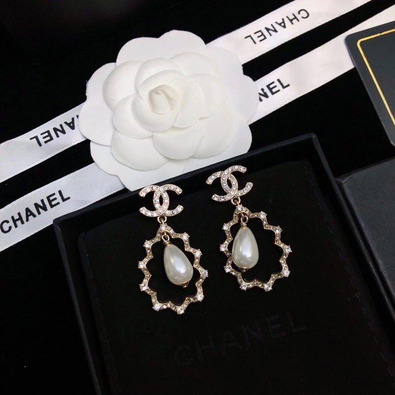Chanel Earrings Comfortable 228067