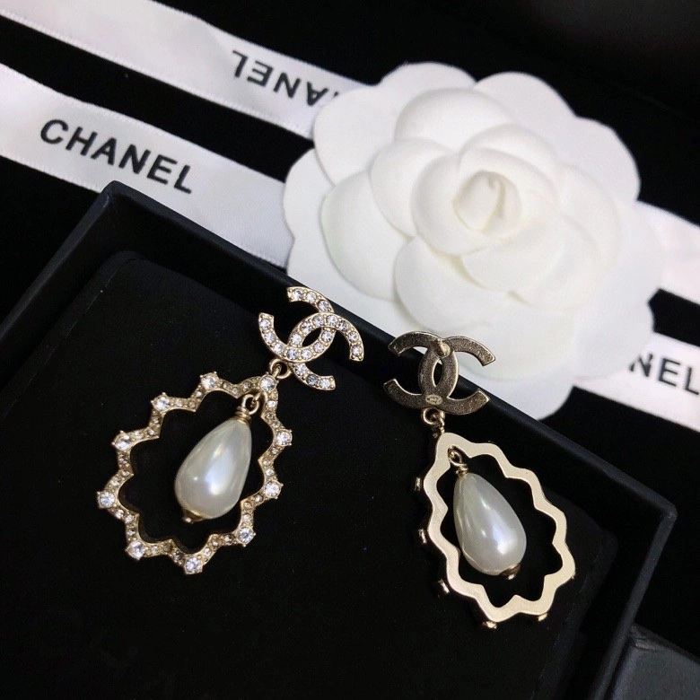 Chanel Earrings Comfortable 228067