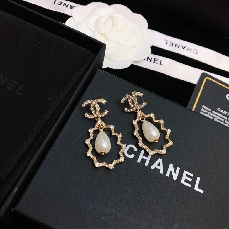 Chanel Earrings Comfortable 228067
