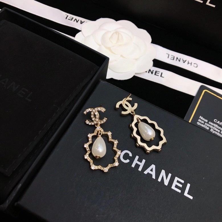 Chanel Earrings Comfortable 228067