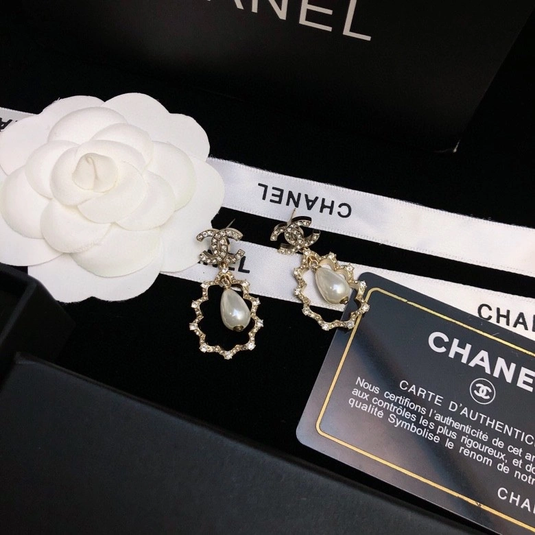 Chanel Earrings Comfortable 228067