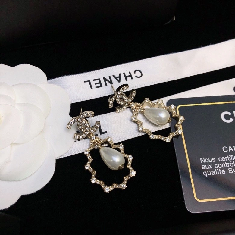 Chanel Earrings Comfortable 228067