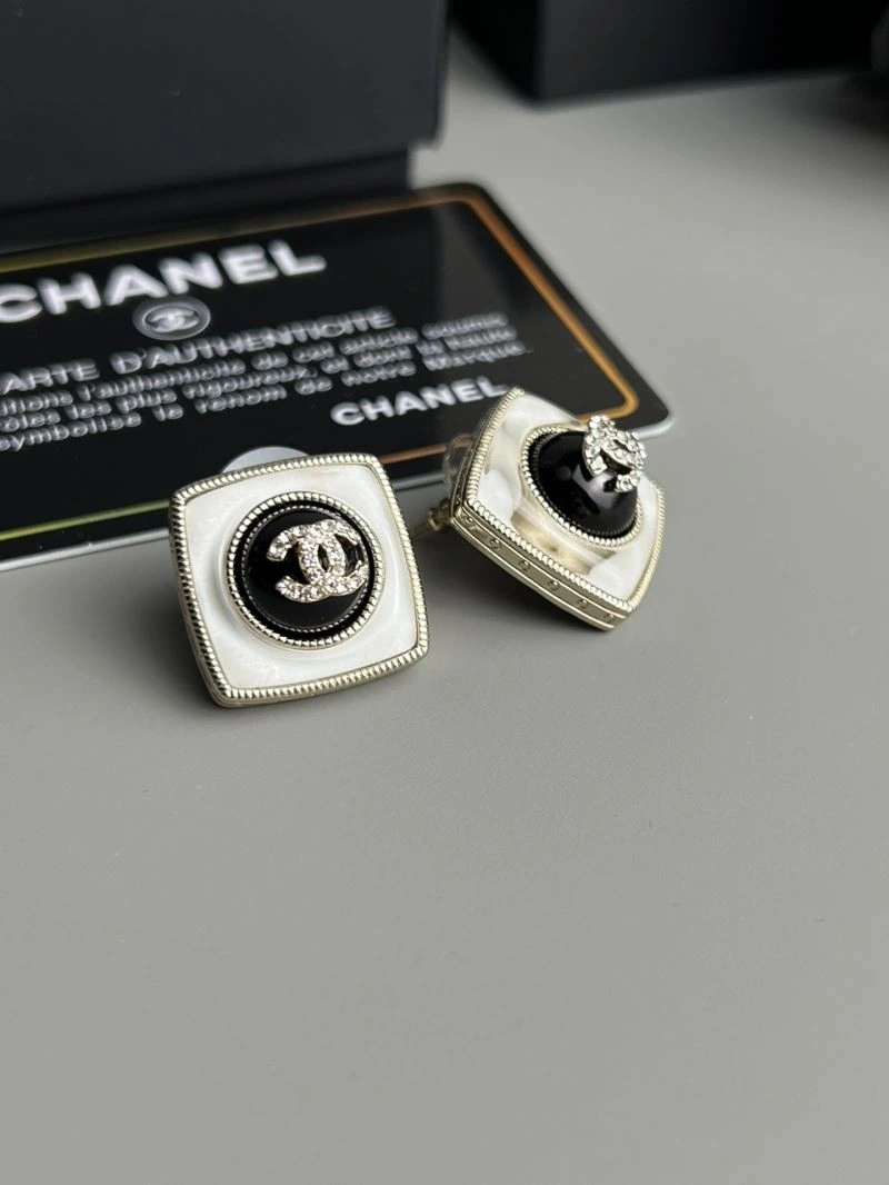Chanel Earrings Compact 228025