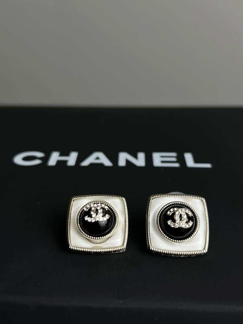 Chanel Earrings Compact 228025