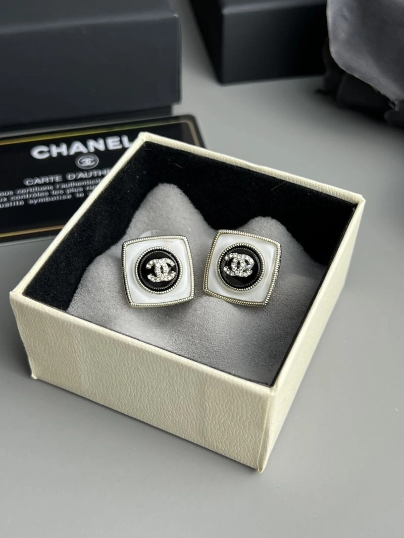 Chanel Earrings Compact 228025