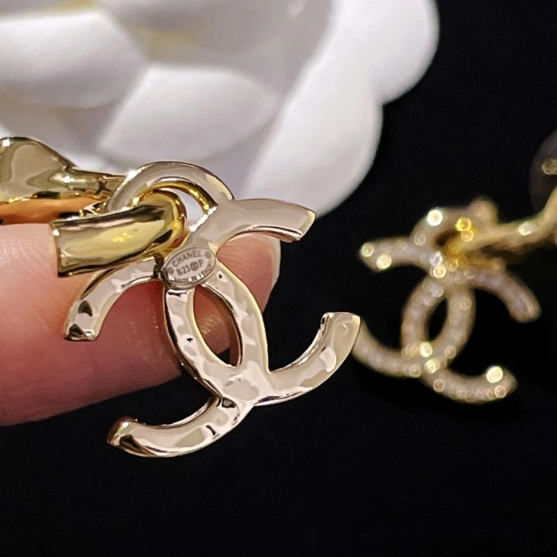 Chanel Earrings Snug 228096