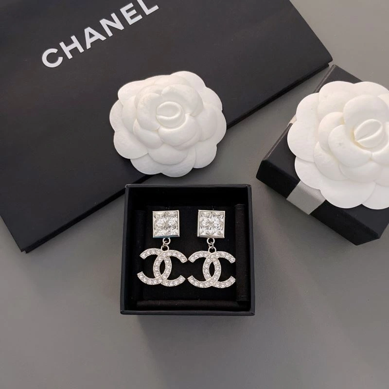 Minimalist Chanel Earrings 228010