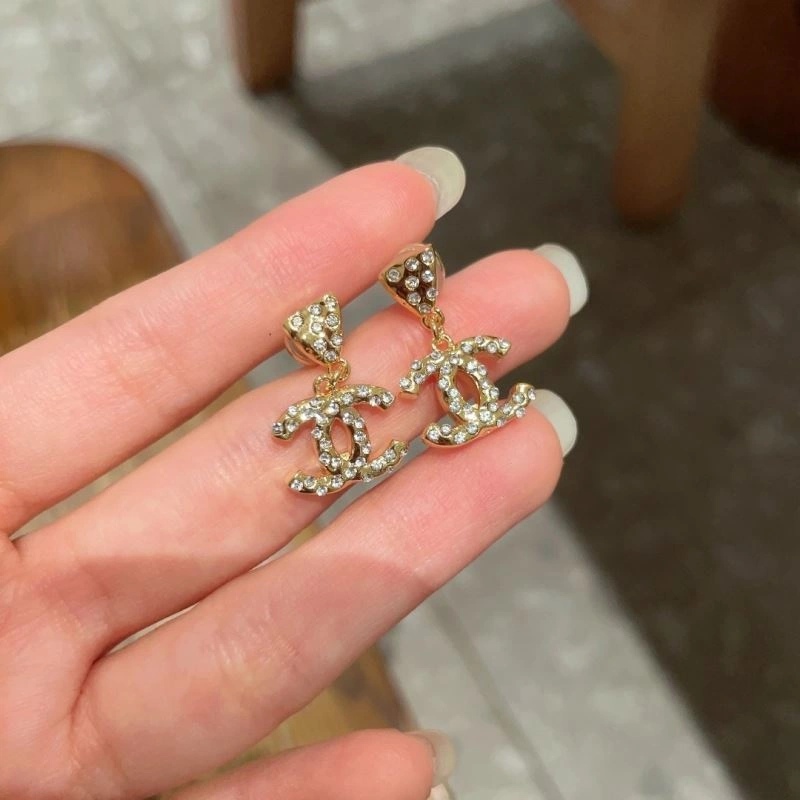 Vibrant Chanel Earrings 228001
