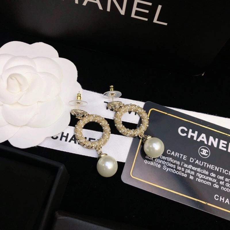 EyeCatching Chanel Earrings 227969